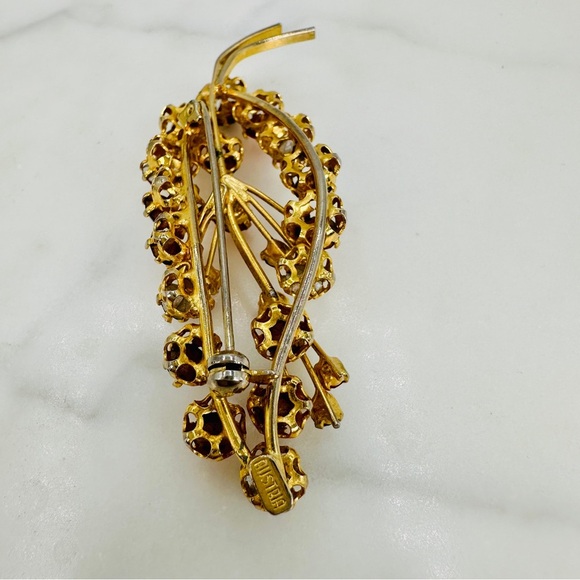 Vintage Austria 60s Rhinestone Brooch Pin AB Ice Red Pink Gold Tone Wire Leaf - Picture 6 of 11
